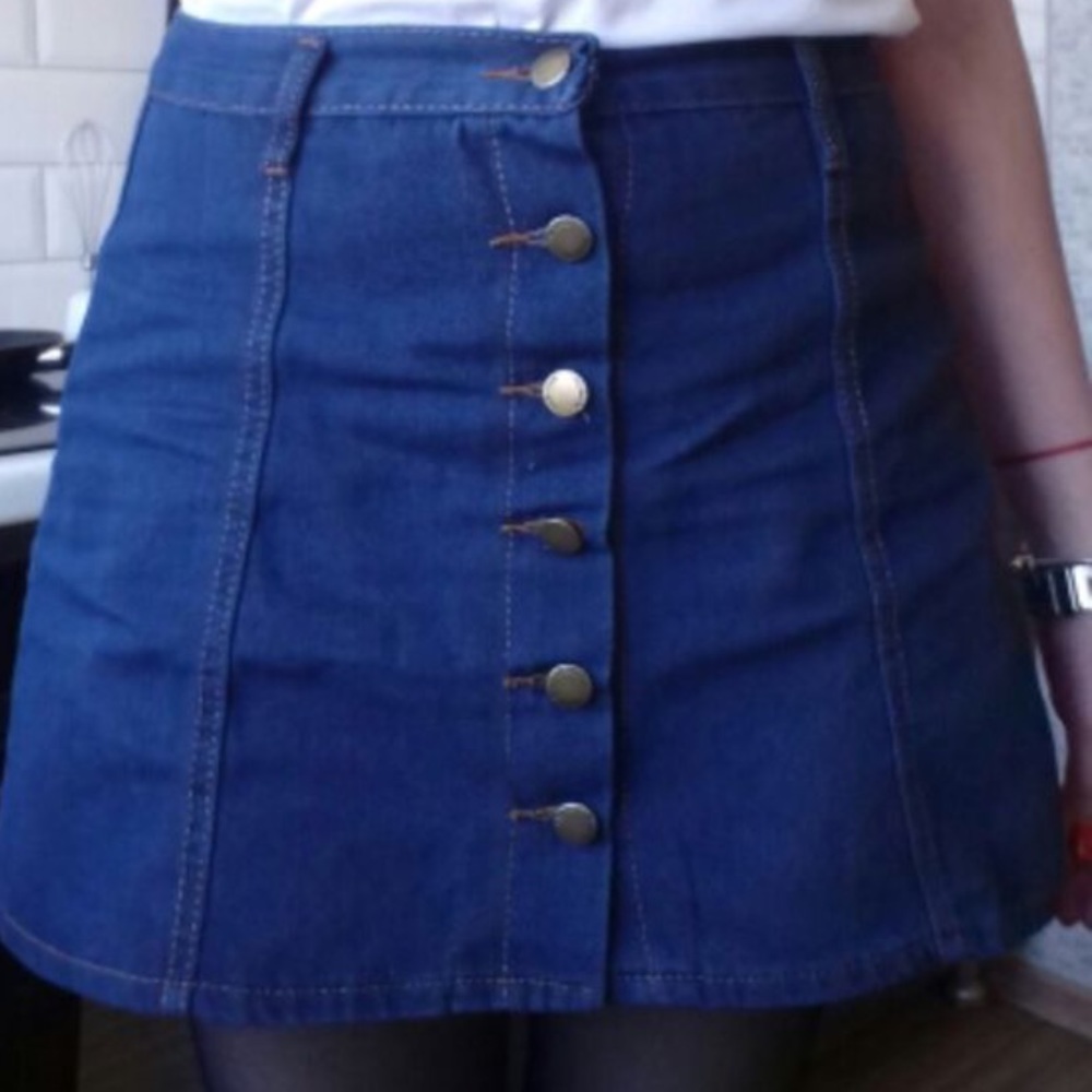 Jeans/denim buttoned skirt